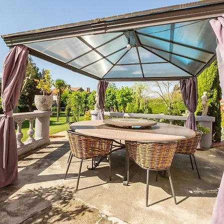Chateau Ideal For Family Holidays, Reunions Villa *